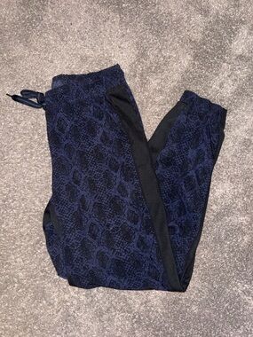 Athleta Navy Snake Print Leggings with Black Waistband